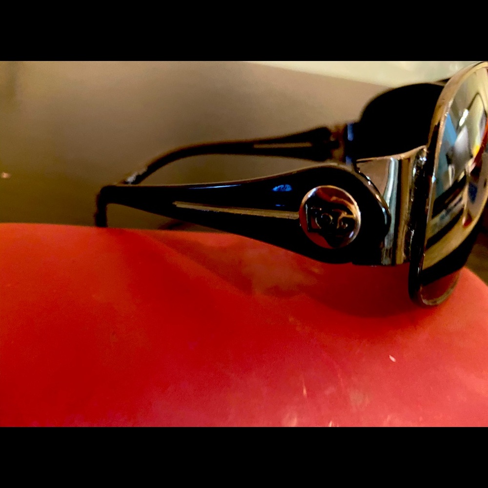 Beautiful dolce and gabanna glasses!